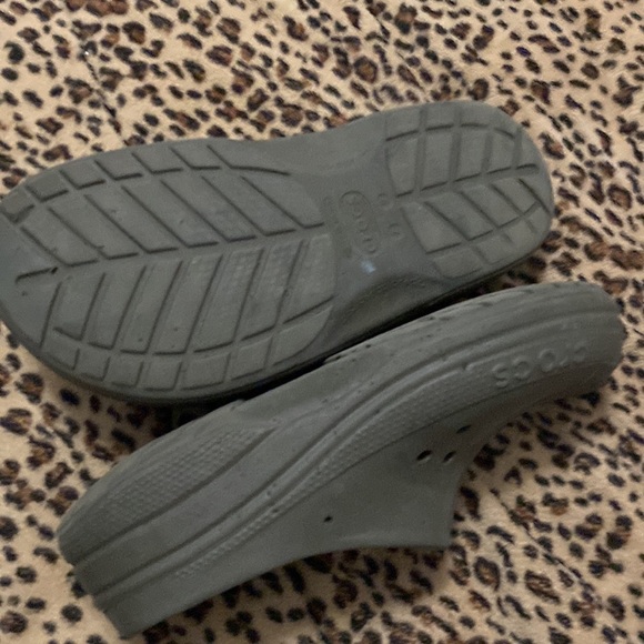 Crocs in army green worn once ( tiny marks o rt one - Picture 3 of 5